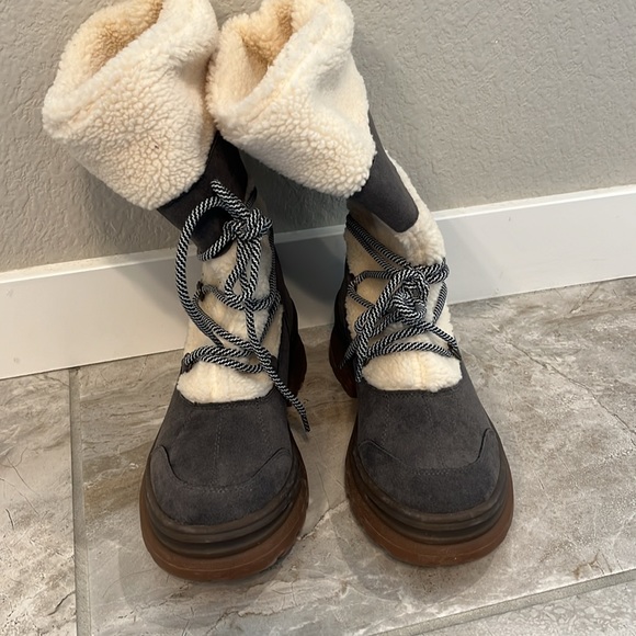 INC International - Picture 3 of 3